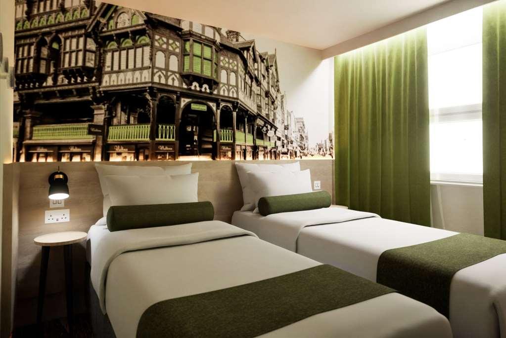 Super 8 By Wyndham Chester East Room photo