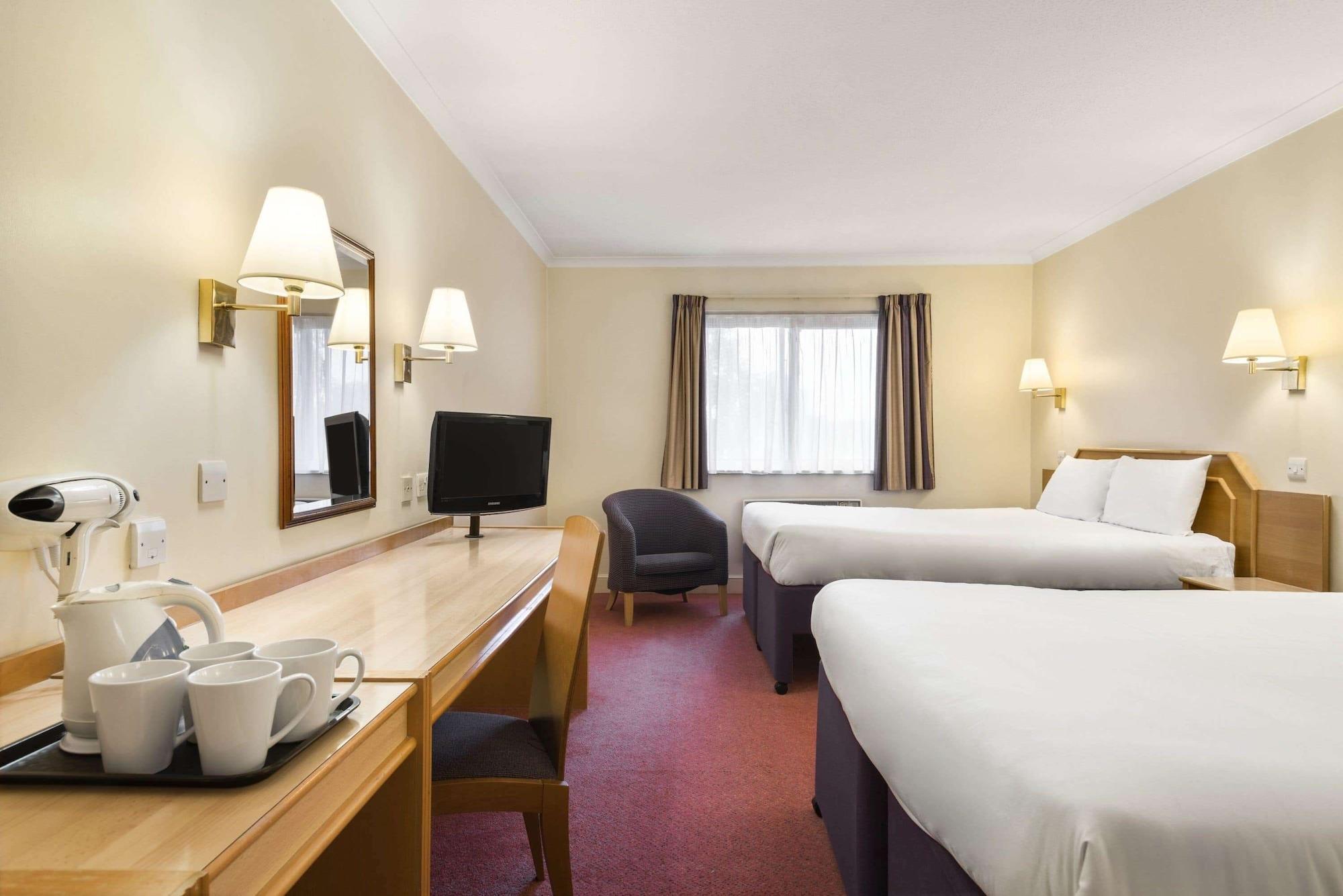 Super 8 By Wyndham Chester East Exterior photo